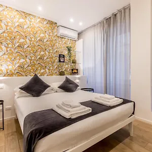 https://iv-house.it-romehotels.com